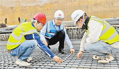 建設(shè)“金融島” 假日不停工
